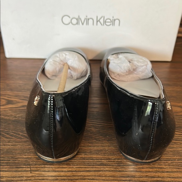 Calvin Klein Black Patent Leather Loafers Slip-On Flats - Picture 3 of 4